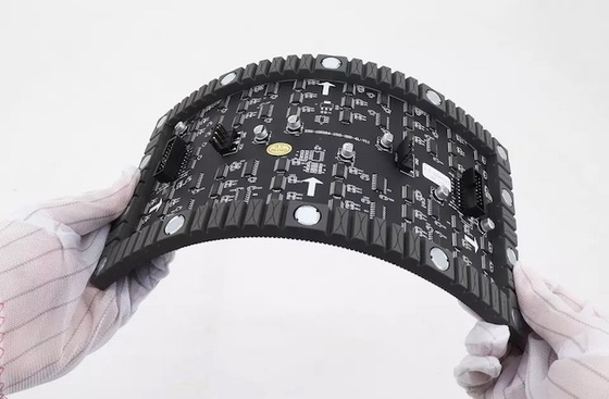satın al Yüksek çözünürlüklü P2mm Yumuşak Kavisli Alışveriş Merkezi Silindir Esnek LED Ekranları online manufacture